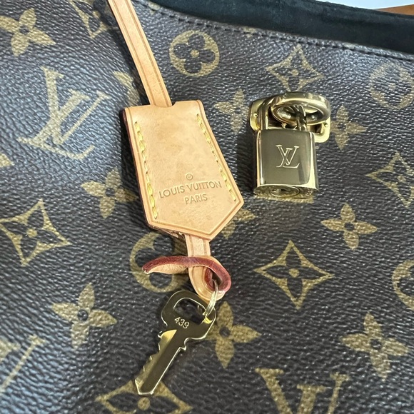 Louis Vuitton Gaia Mng Noir - Picture 9 of 9